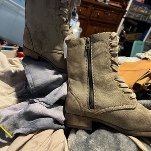 MIA boots in beige